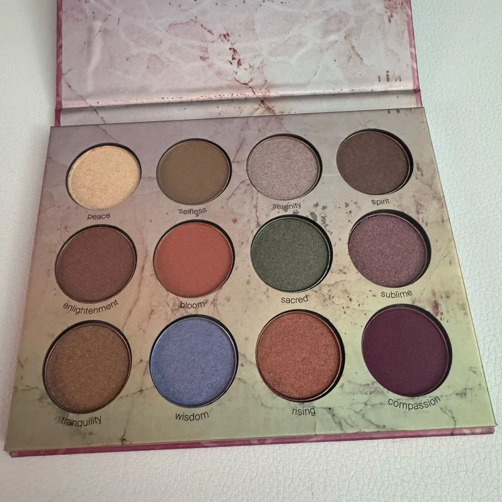 NEW OFRA Lotus eye palette